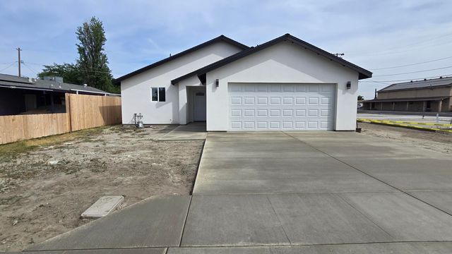 2104 Bell Avenue, Corcoran, CA 93212