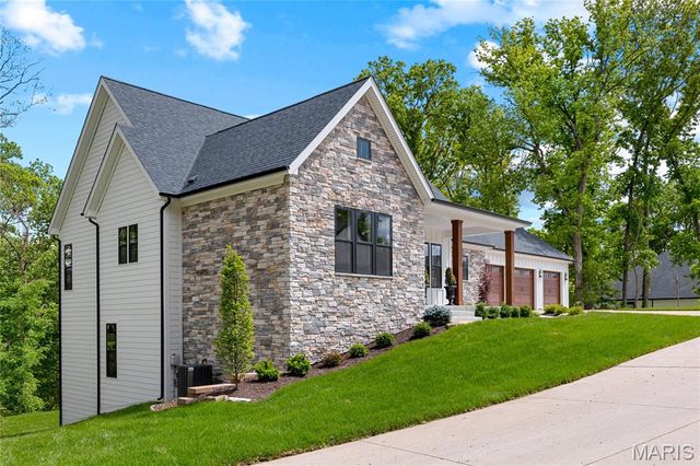218 Ella Rose Lane, St Charles, MO 63304