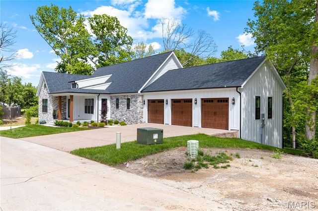 218 Ella Rose Lane, St Charles, MO 63304