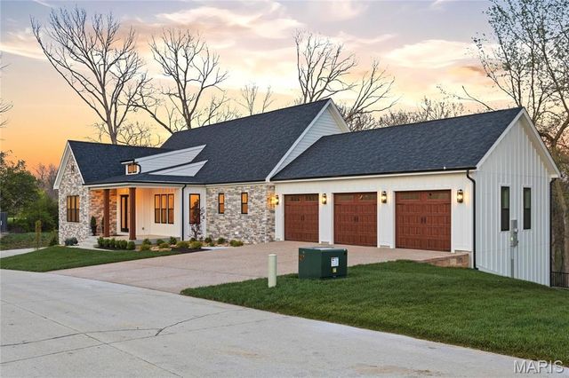218 Ella Rose Lane, St Charles, MO 63304
