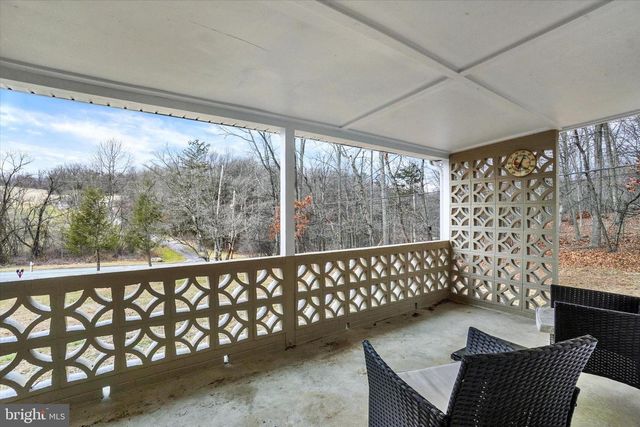 515 E SNYDER CORNER RD, Red Lion, PA 17356