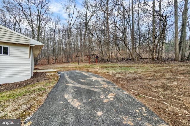 515 E SNYDER CORNER RD, Red Lion, PA 17356