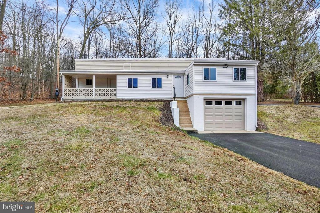 515 E SNYDER CORNER RD, Red Lion, PA 17356