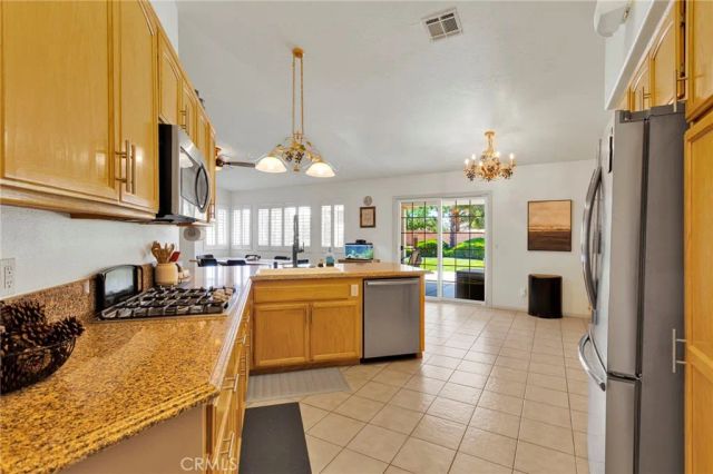 19581 Powhatan Rd, Apple Valley, CA 92308