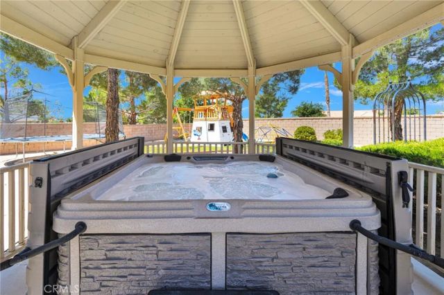 19581 Powhatan Rd, Apple Valley, CA 92308