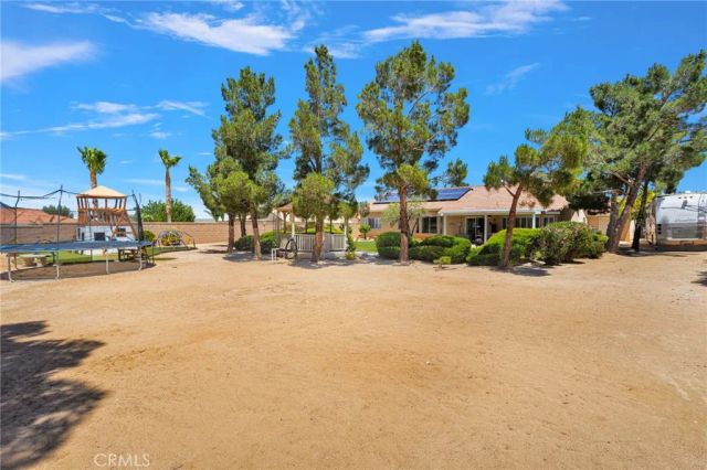 19581 Powhatan Rd, Apple Valley, CA 92308