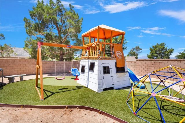 19581 Powhatan Rd, Apple Valley, CA 92308