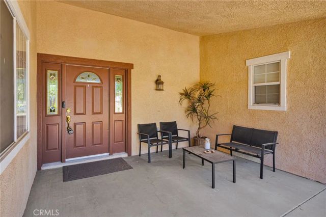 19581 Powhatan Rd, Apple Valley, CA 92308