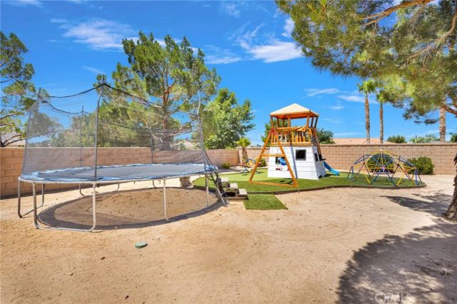 19581 Powhatan Rd, Apple Valley, CA 92308