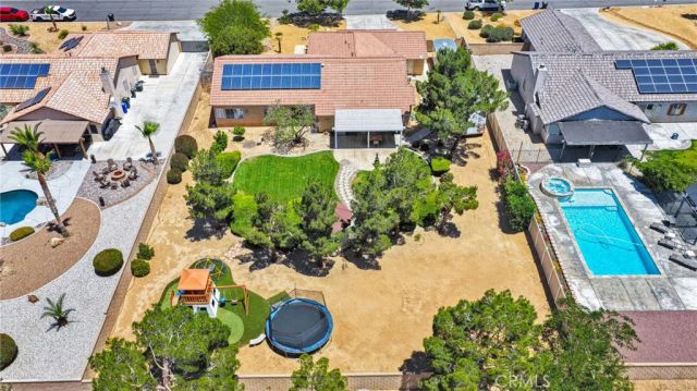 19581 Powhatan Rd, Apple Valley, CA 92308