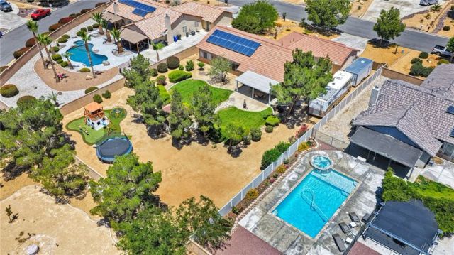 19581 Powhatan Rd, Apple Valley, CA 92308