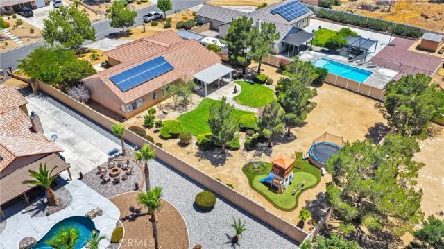 19581 Powhatan Rd, Apple Valley, CA 92308