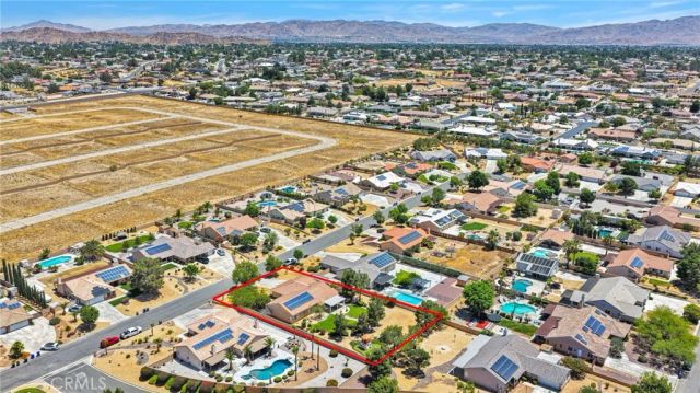 19581 Powhatan Rd, Apple Valley, CA 92308