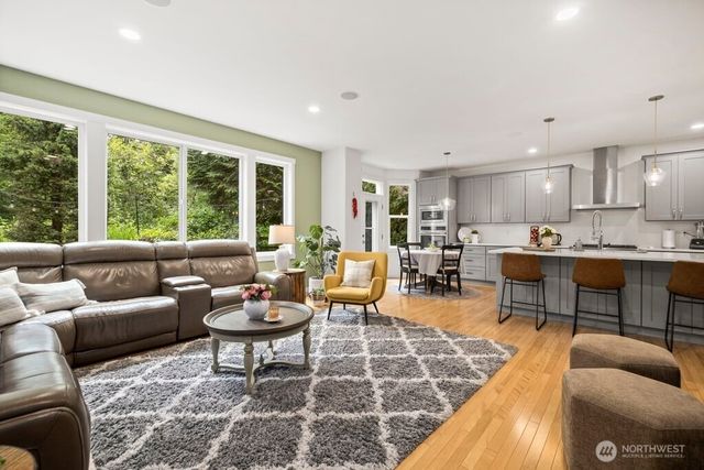 220 246th Court NE, Sammamish, WA 98074