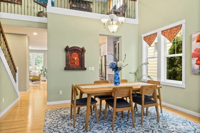 220 246th Court NE, Sammamish, WA 98074