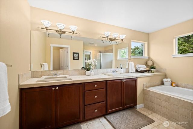 220 246th Court NE, Sammamish, WA 98074