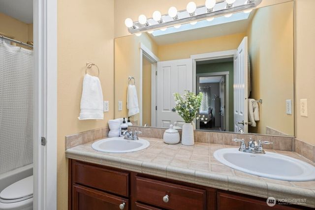 220 246th Court NE, Sammamish, WA 98074