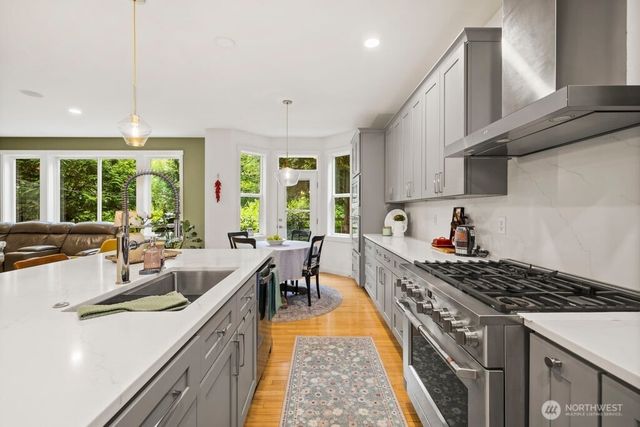220 246th Court NE, Sammamish, WA 98074