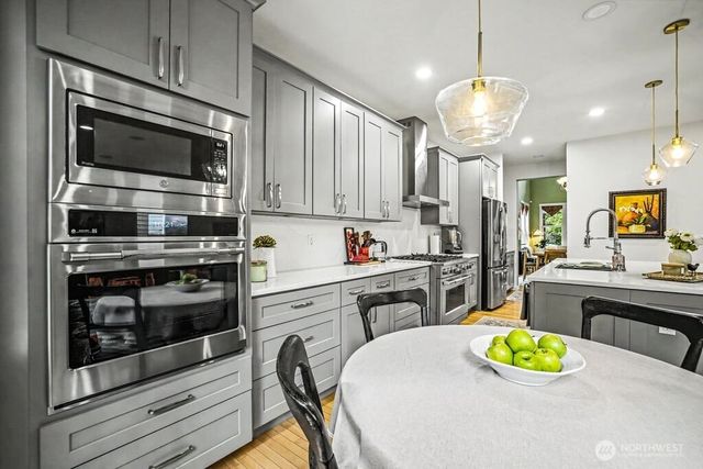220 246th Court NE, Sammamish, WA 98074