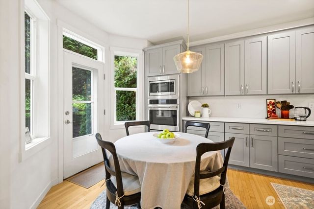 220 246th Court NE, Sammamish, WA 98074