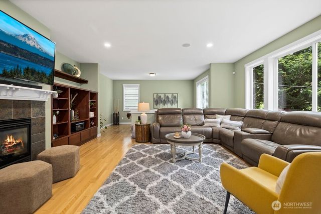 220 246th Court NE, Sammamish, WA 98074