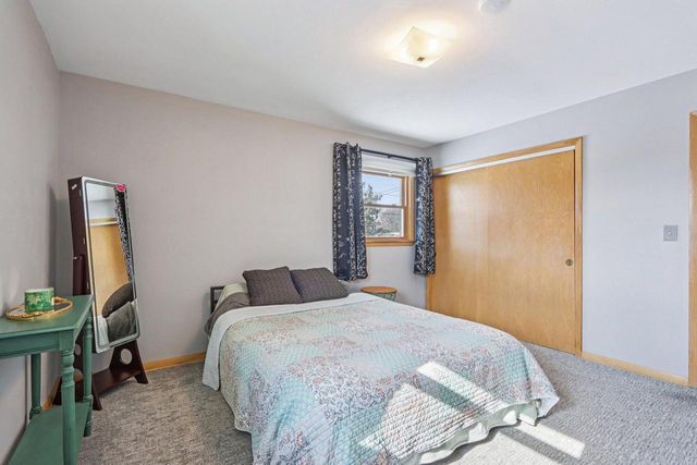 2833 S 72nd STREET, West Allis, WI 53219