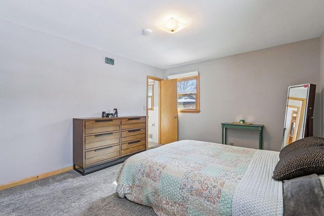 2833 S 72nd STREET, West Allis, WI 53219