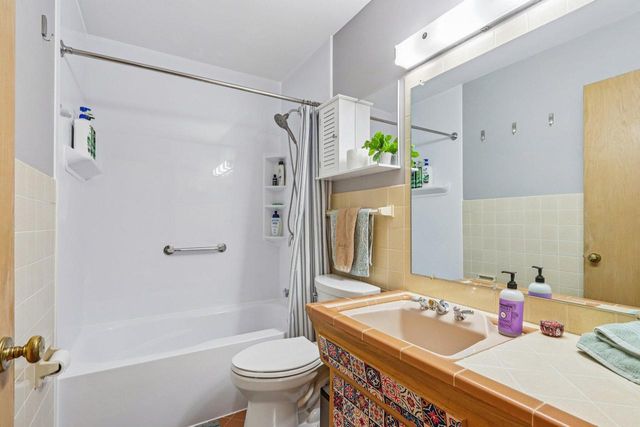 2833 S 72nd STREET, West Allis, WI 53219