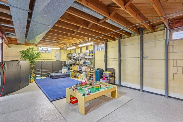 2833 S 72nd STREET, West Allis, WI 53219