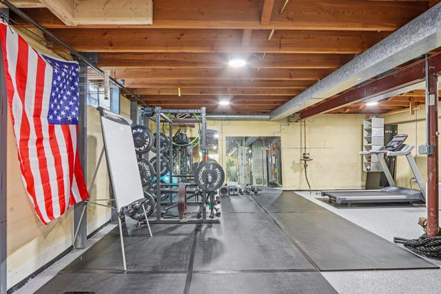 2833 S 72nd STREET, West Allis, WI 53219