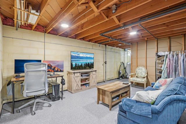 2833 S 72nd STREET, West Allis, WI 53219