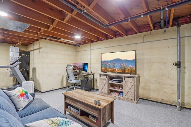 2833 S 72nd STREET, West Allis, WI 53219