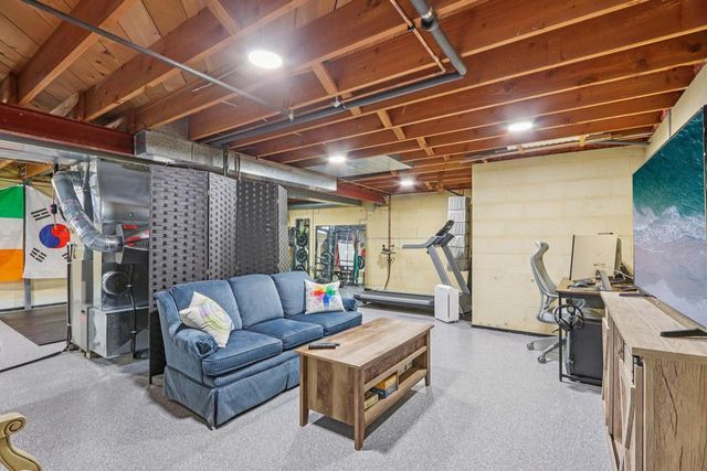 2833 S 72nd STREET, West Allis, WI 53219