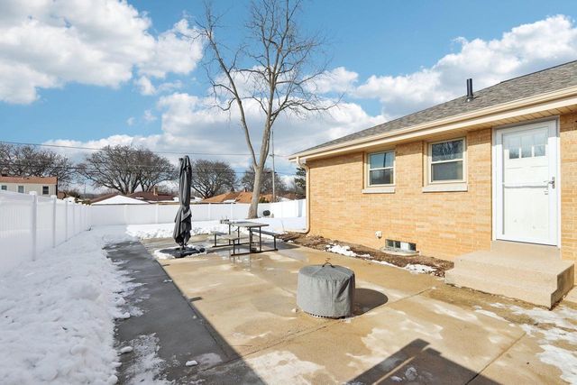 2833 S 72nd STREET, West Allis, WI 53219