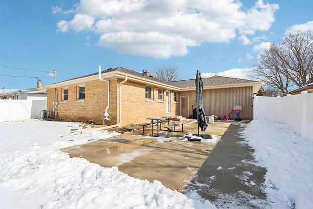 2833 S 72nd STREET, West Allis, WI 53219