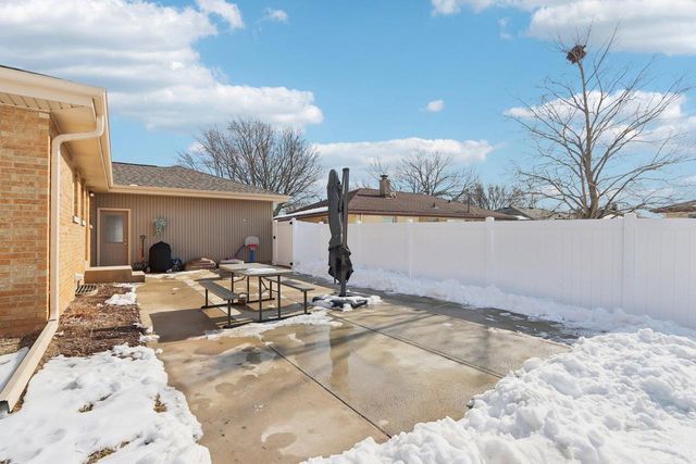 2833 S 72nd STREET, West Allis, WI 53219