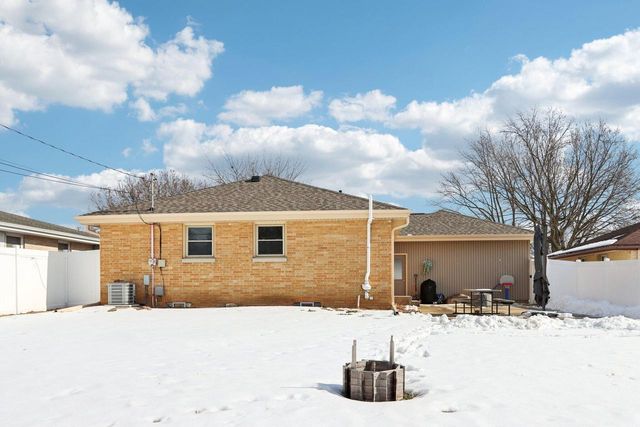 2833 S 72nd STREET, West Allis, WI 53219