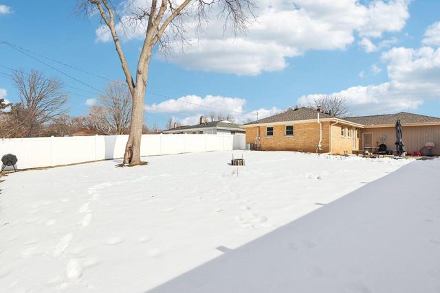 2833 S 72nd STREET, West Allis, WI 53219