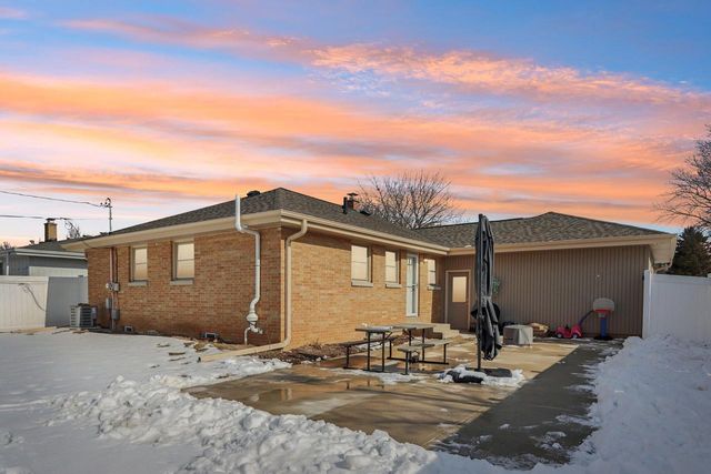 2833 S 72nd STREET, West Allis, WI 53219