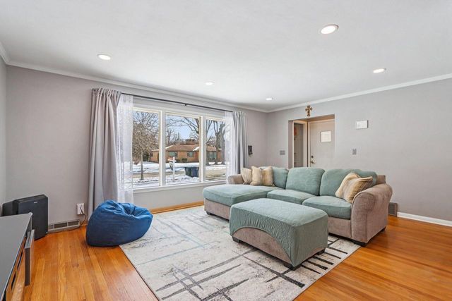 2833 S 72nd STREET, West Allis, WI 53219