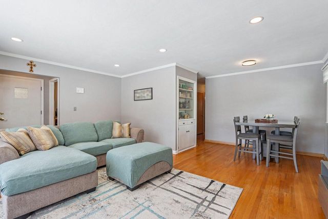 2833 S 72nd STREET, West Allis, WI 53219