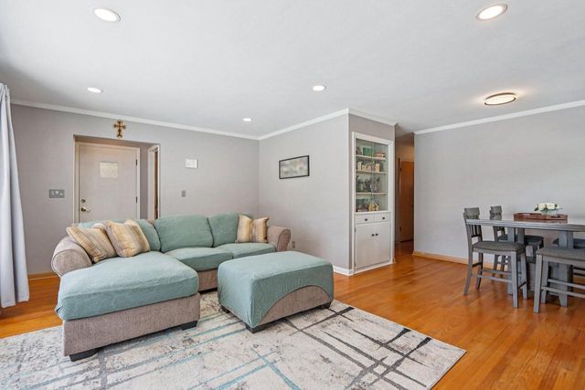 2833 S 72nd STREET, West Allis, WI 53219