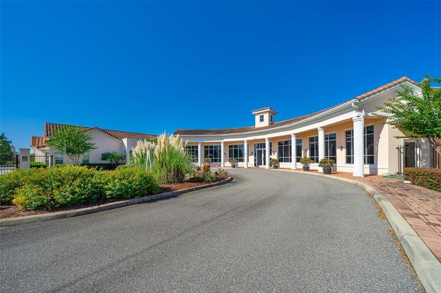 1075 DAVID WALKER DRIVE C-1, Tavares, FL 32778