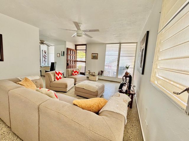 510 510 205-12, Carolina, PR 00985