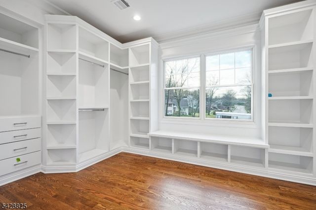 63 Hillside Ave, Livingston Twp., NJ 07039
