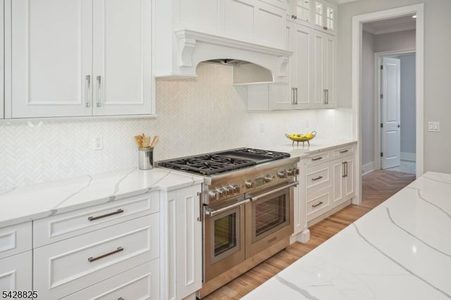 63 Hillside Ave, Livingston Twp., NJ 07039