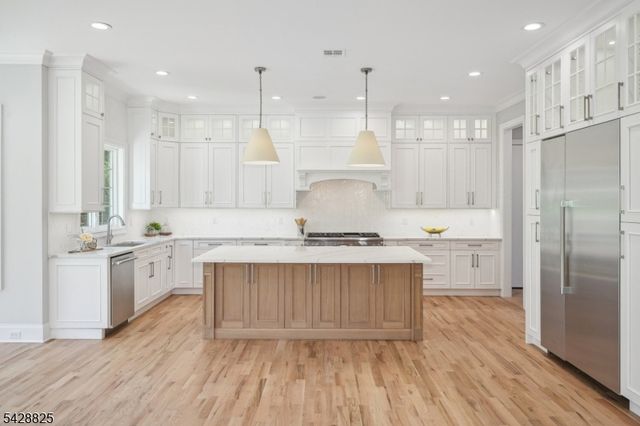 63 Hillside Ave, Livingston Twp., NJ 07039