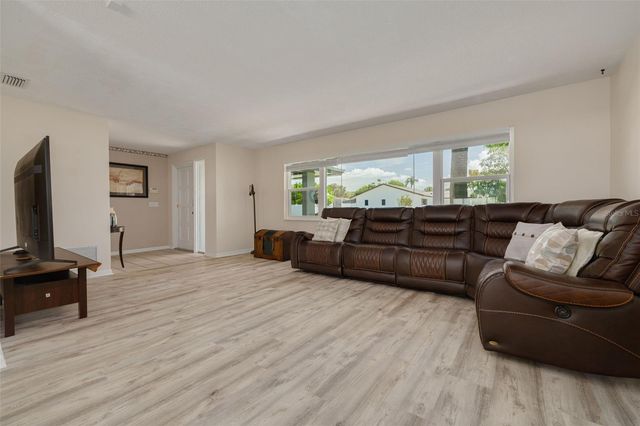 8960 140TH STREET, Seminole, FL 33776