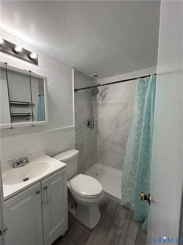 16 Wharfside Rd, Henrico, VA 23228