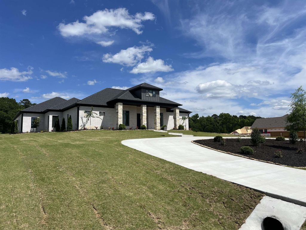 100 Liberty Oaks Trail, Alexander, AR 72002